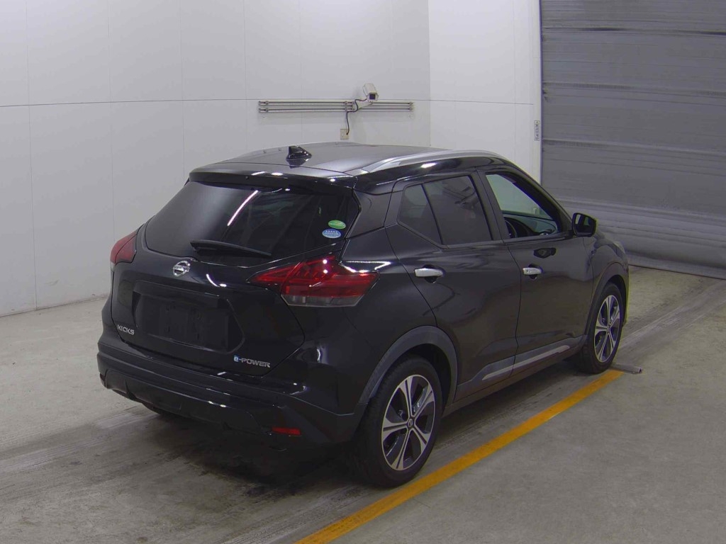 NISSAN KICKS
