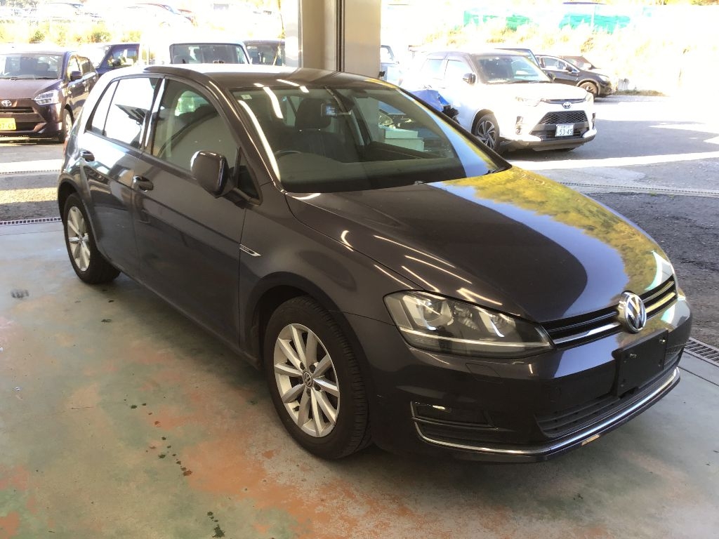 VOLKSWAGEN GOLF