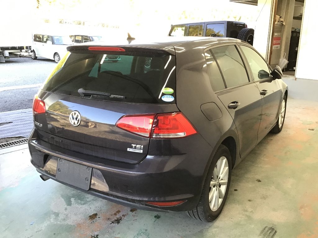 VOLKSWAGEN GOLF