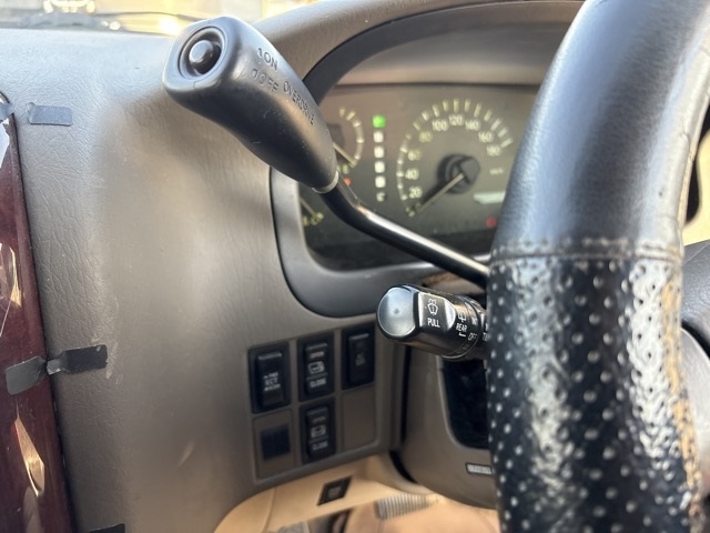TOYOTA GRAND HIACE