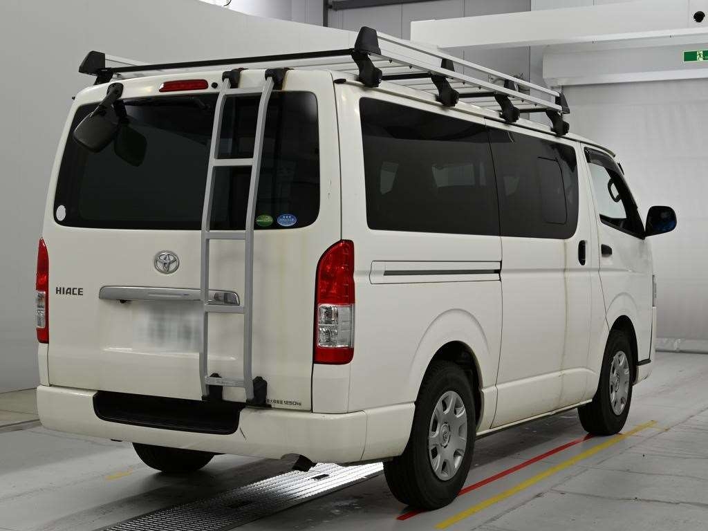 TOYOTA REGIUS ACE