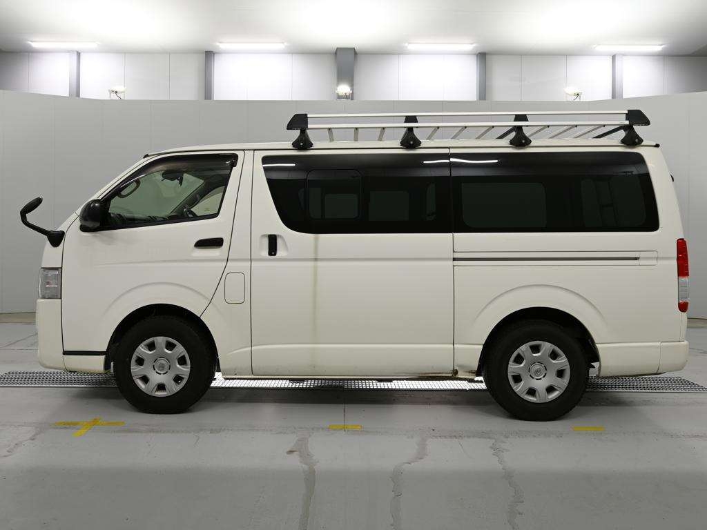 TOYOTA REGIUS ACE