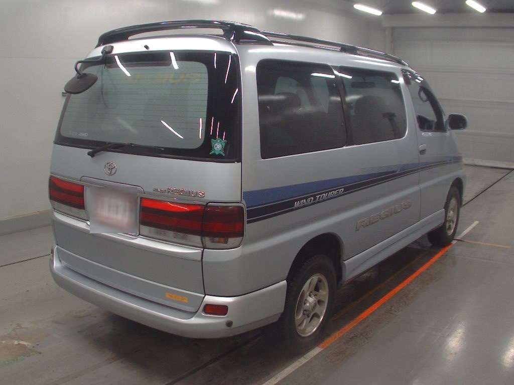 TOYOTA HIACE REGIUS