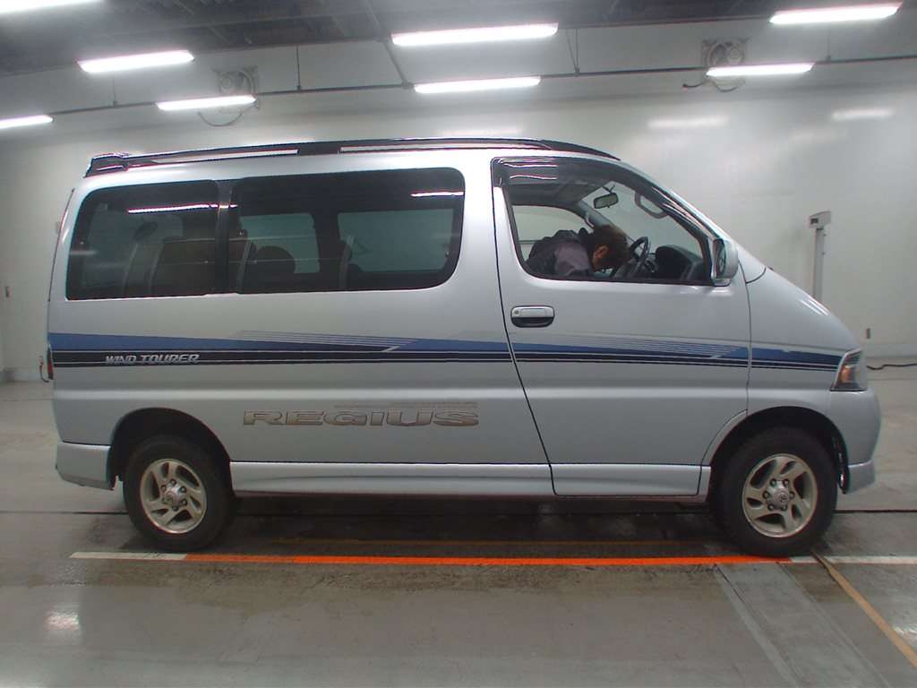 TOYOTA HIACE REGIUS