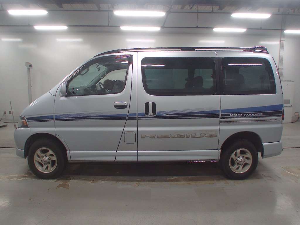 TOYOTA HIACE REGIUS