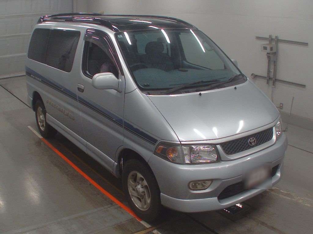 TOYOTA HIACE REGIUS