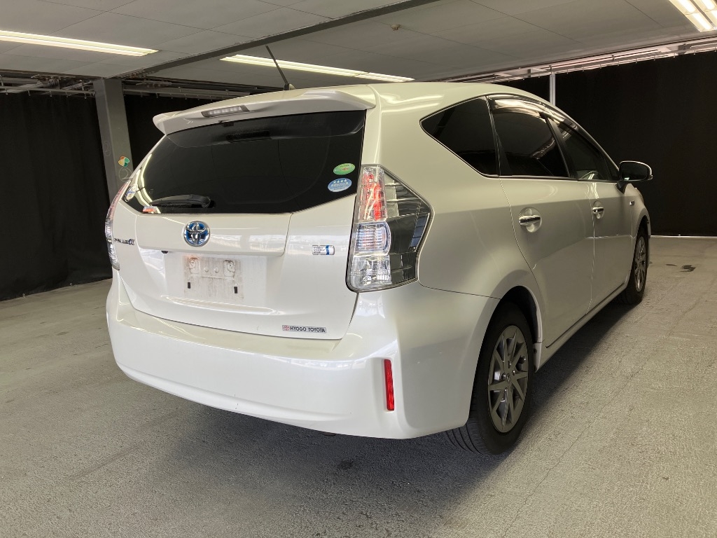 TOYOTA PRIUS ALPHA