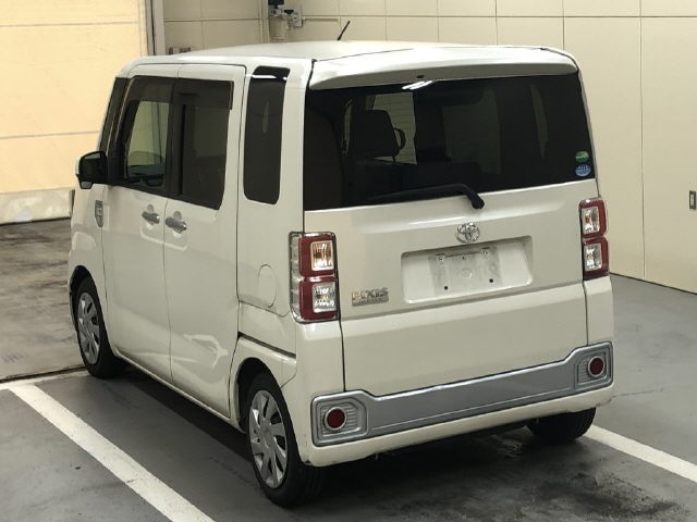 TOYOTA PIXIS MEGA