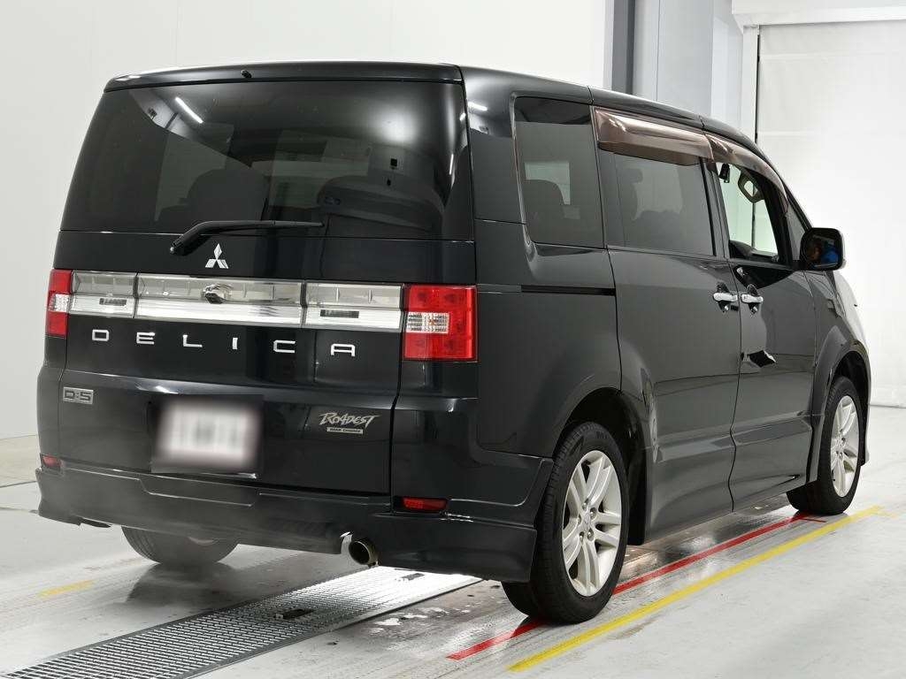 MITSUBISHI DELICA D:5
