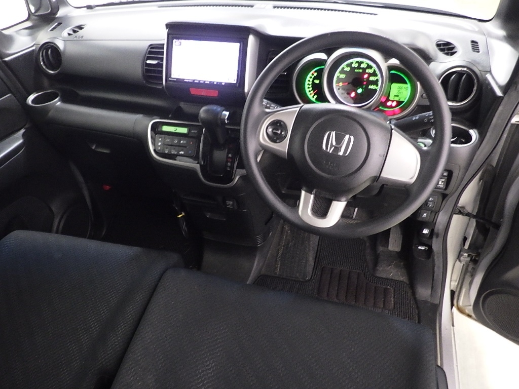 HONDA N-BOX+