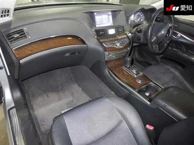 NISSAN FUGA