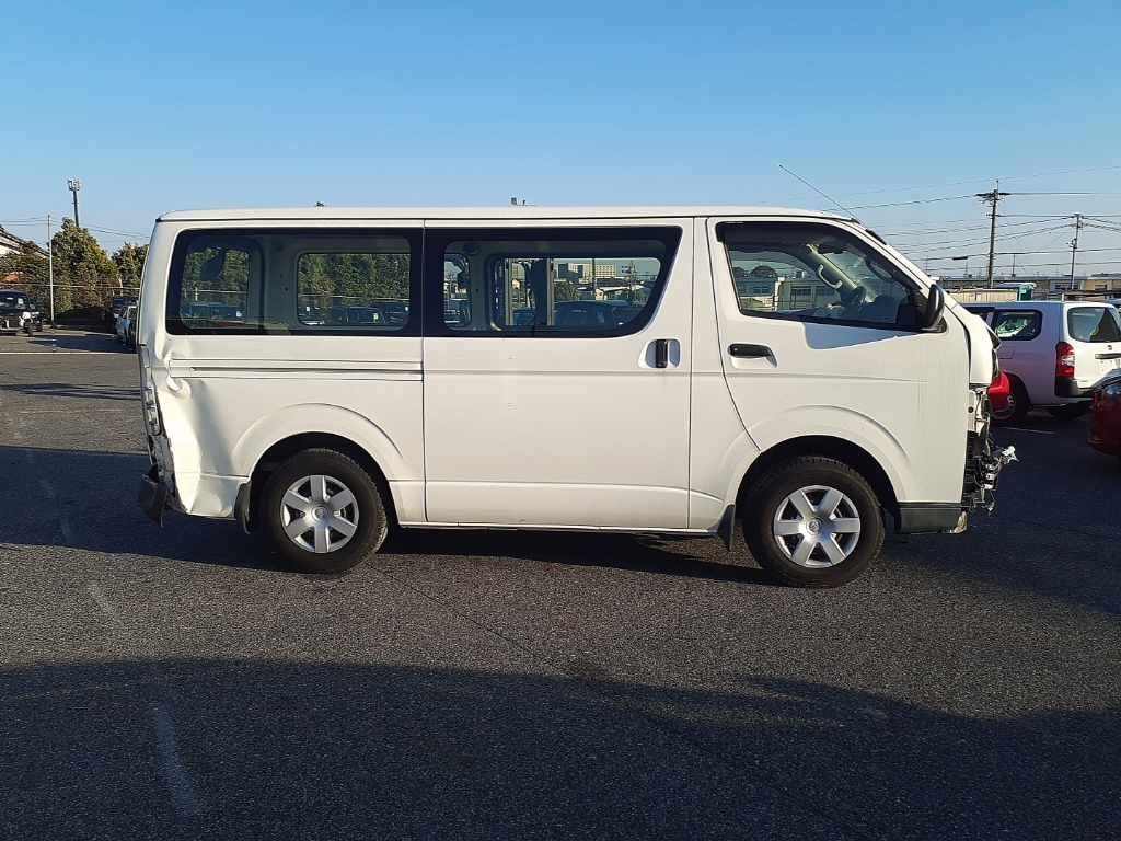 TOYOTA REGIUS ACE