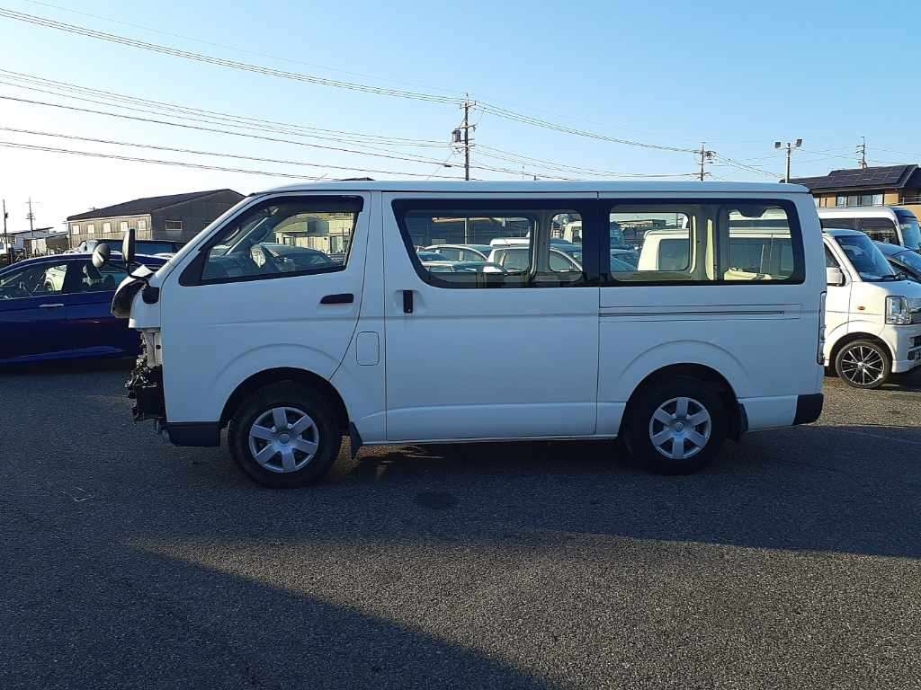 TOYOTA REGIUS ACE