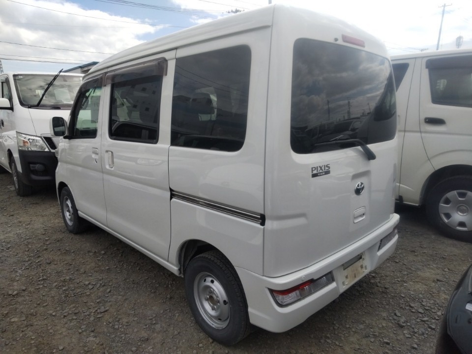 TOYOTA PIXIS VAN