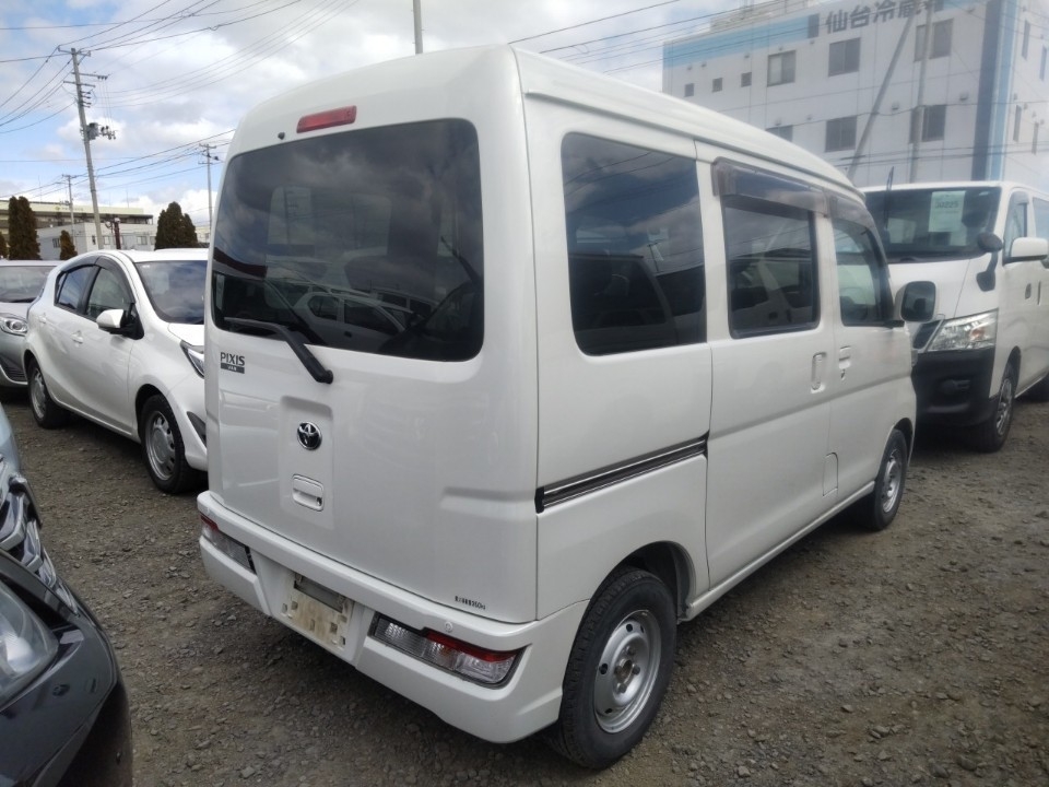 TOYOTA PIXIS VAN