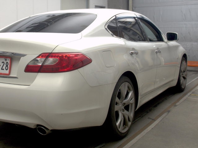 NISSAN FUGA