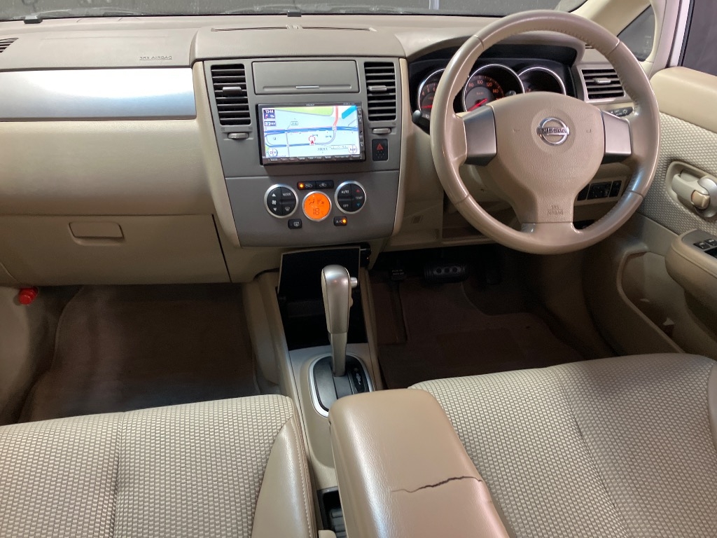 NISSAN TIIDA