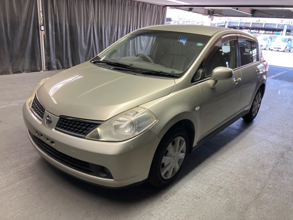 NISSAN TIIDA
