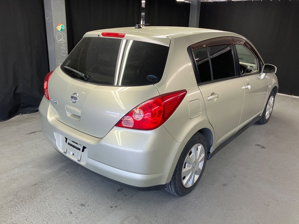 NISSAN TIIDA