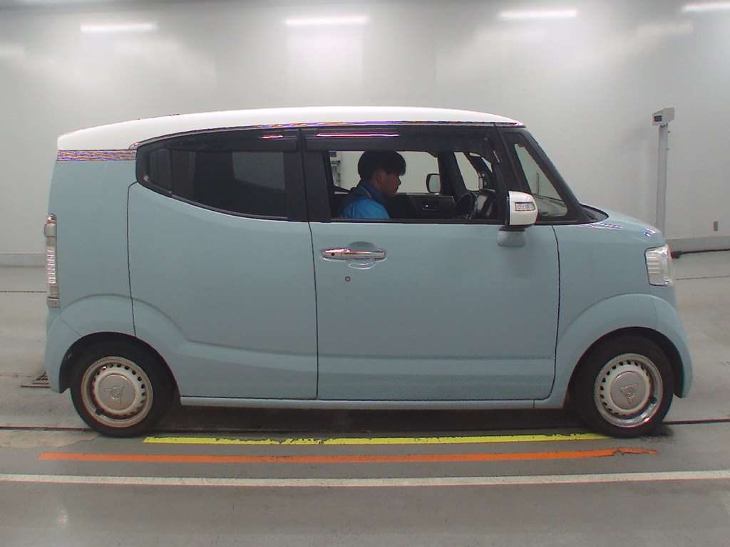 HONDA N-BOX SLASH