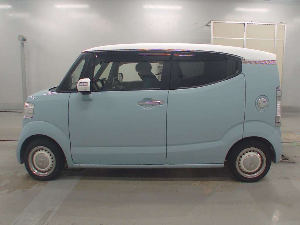 HONDA N-BOX SLASH