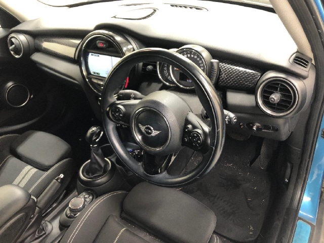 MINI HATCH