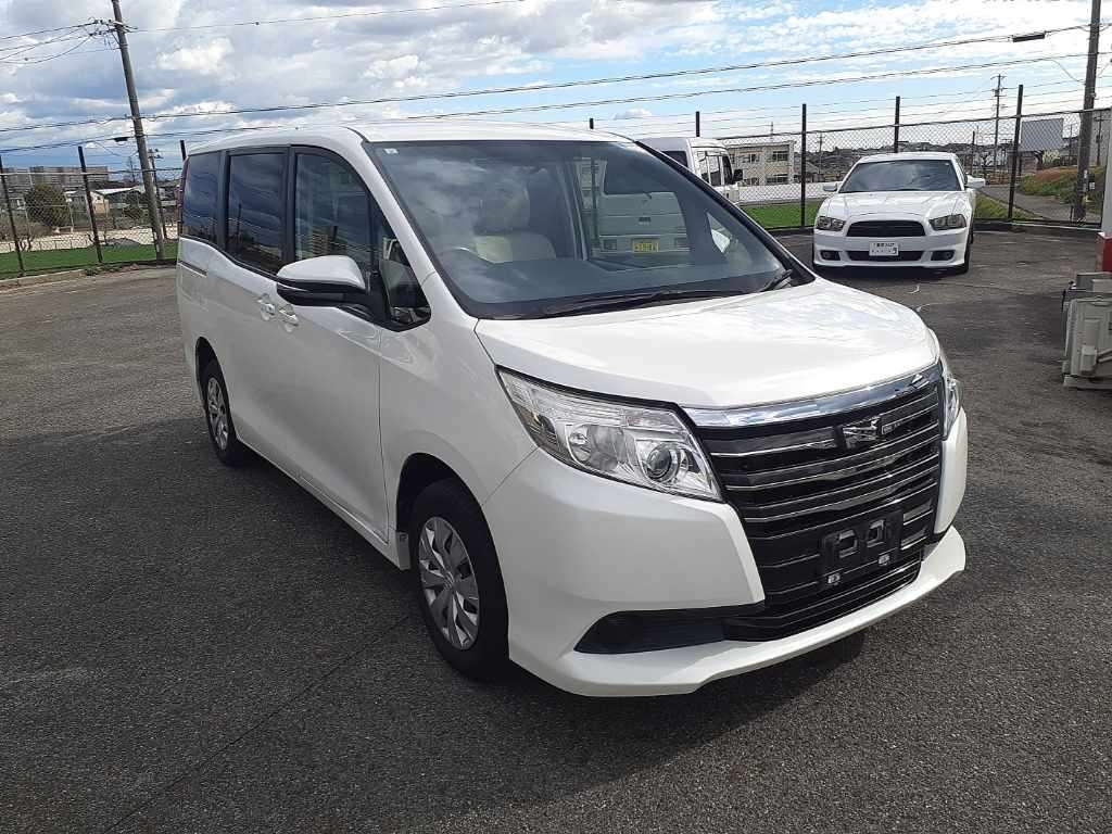 TOYOTA NOAH