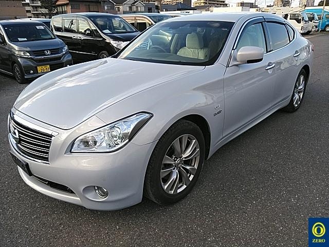 NISSAN FUGA