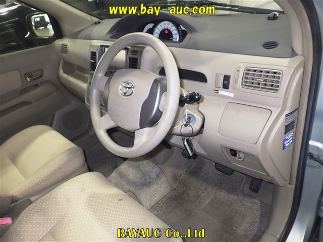 TOYOTA RAUM