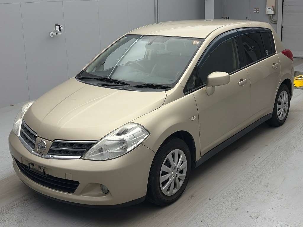 NISSAN TIIDA