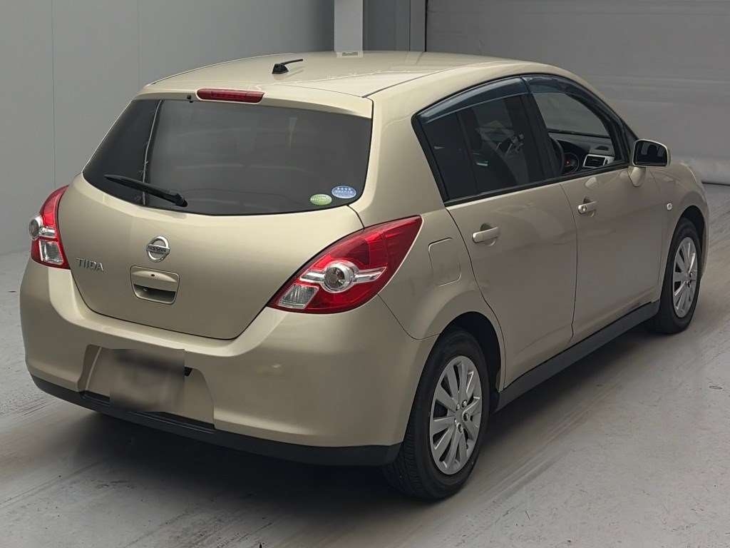 NISSAN TIIDA