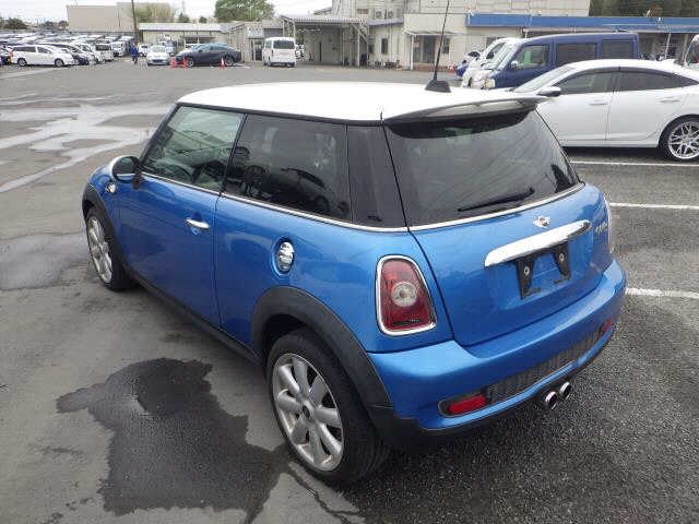 MINI HATCH