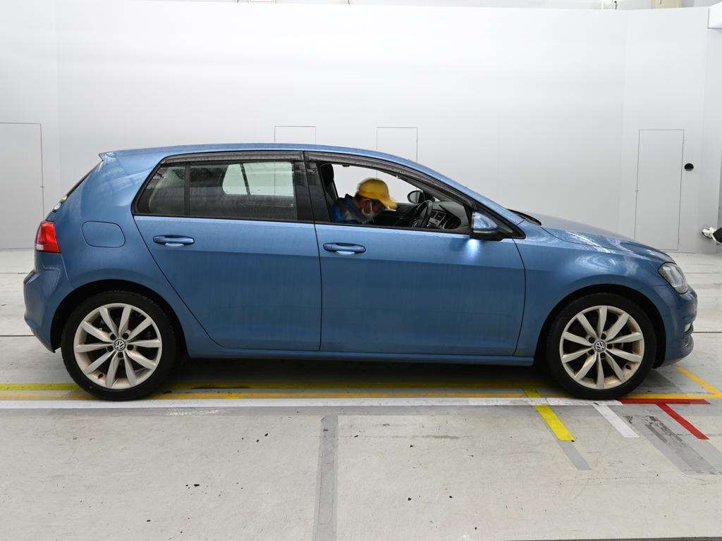 VOLKSWAGEN GOLF