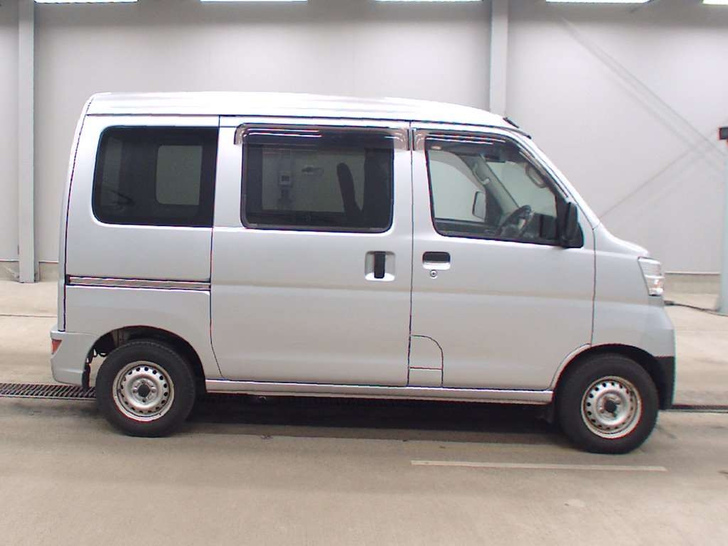 TOYOTA PIXIS VAN