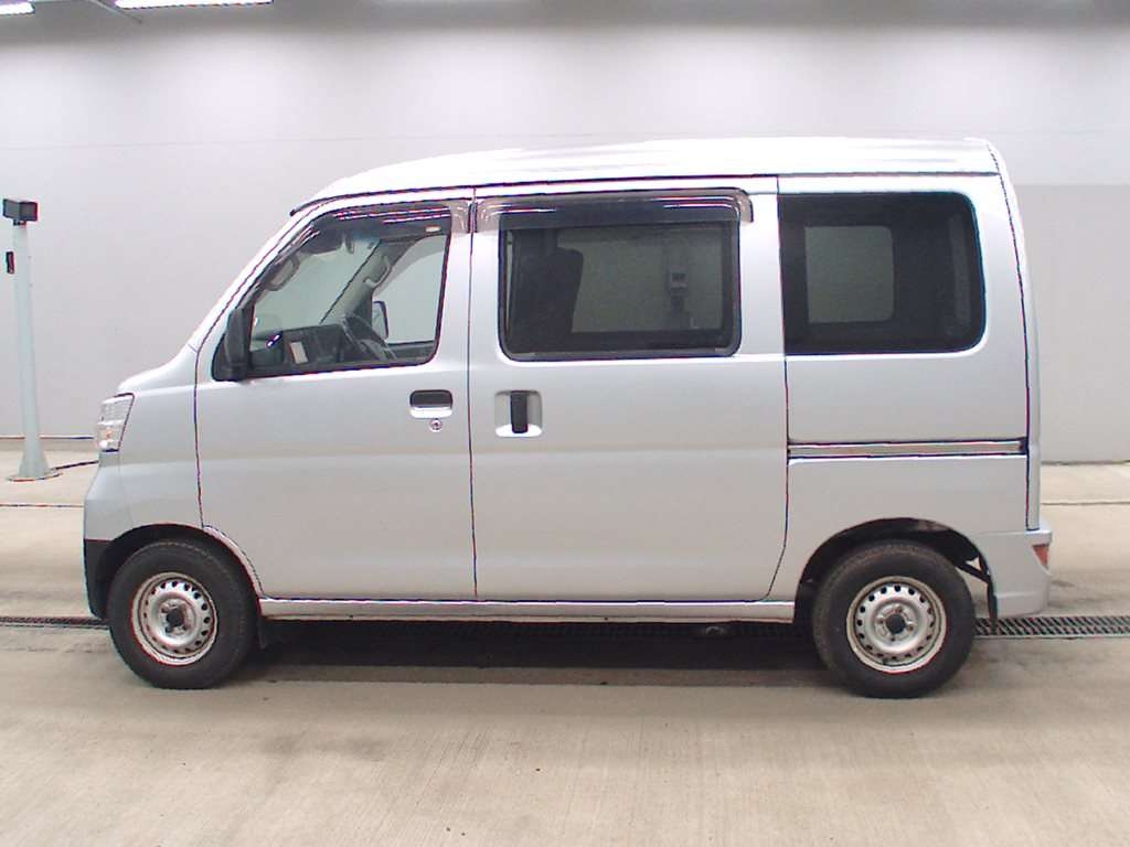 TOYOTA PIXIS VAN