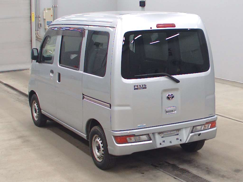 TOYOTA PIXIS VAN
