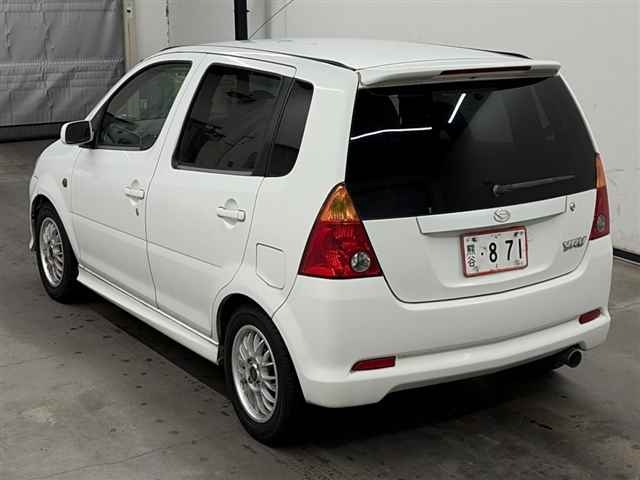 DAIHATSU YRV