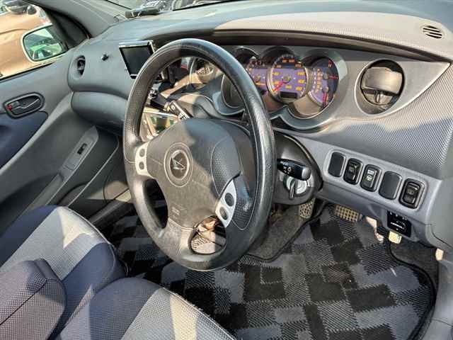 DAIHATSU YRV