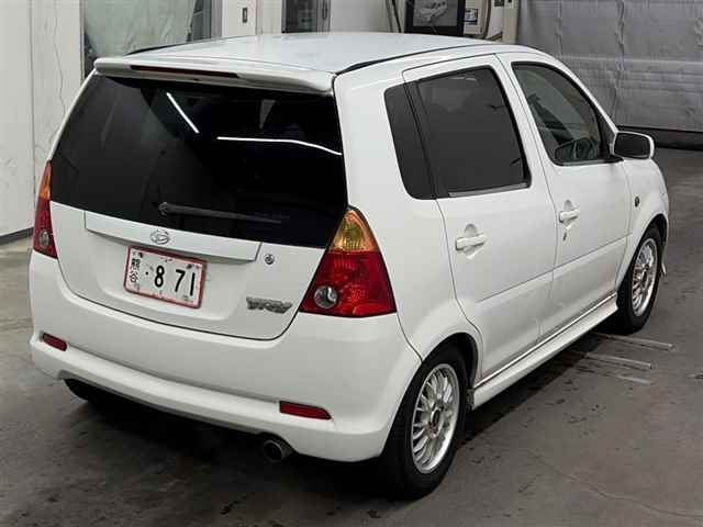 DAIHATSU YRV
