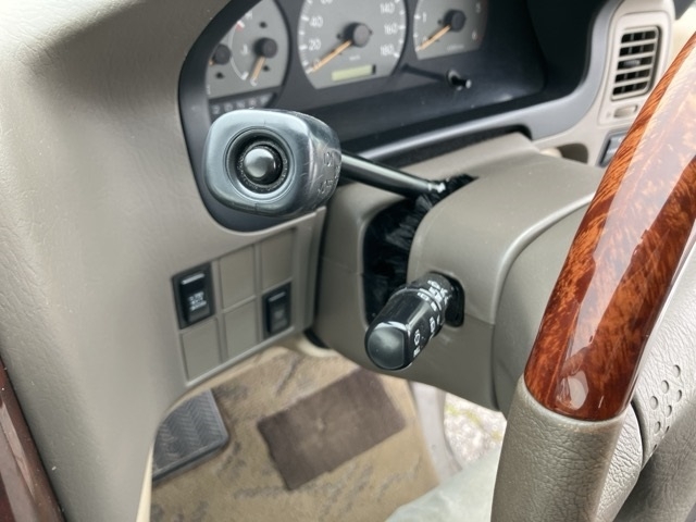 TOYOTA GRAND HIACE