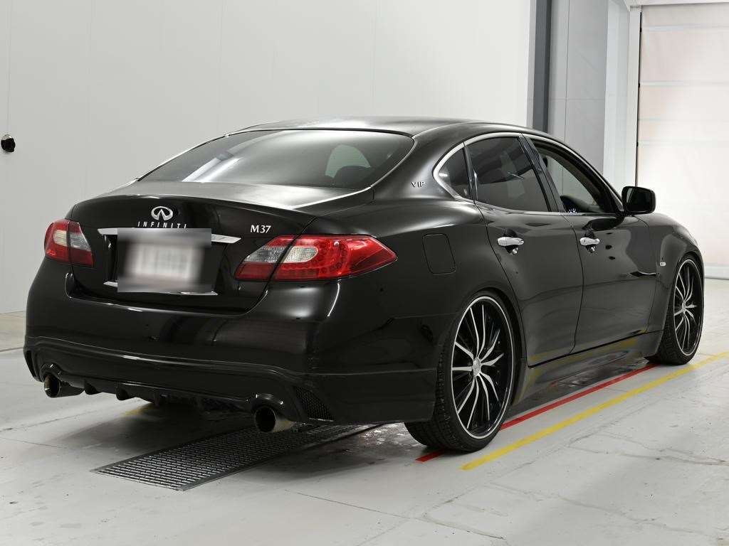 NISSAN FUGA