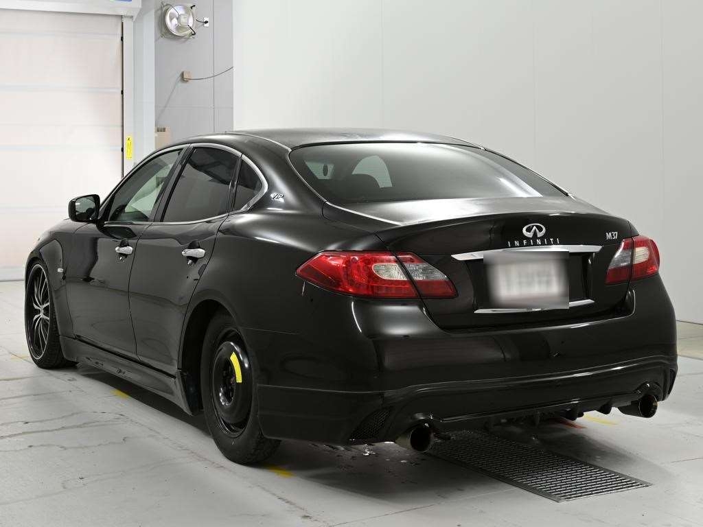 NISSAN FUGA
