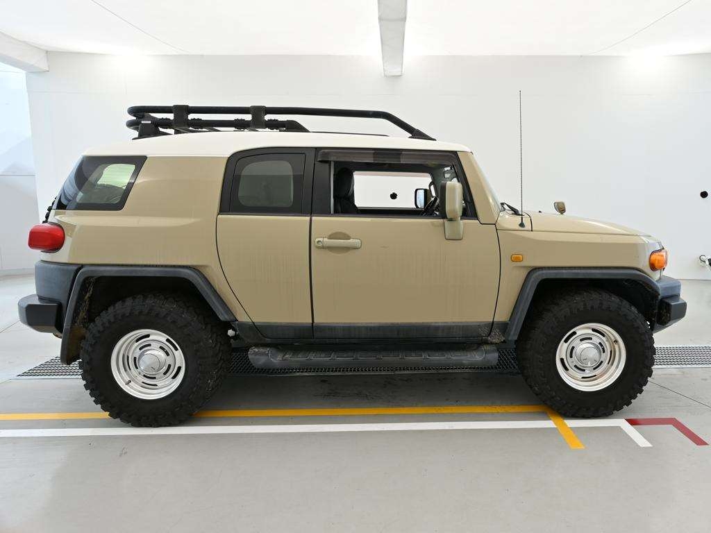 TOYOTA FJ CRUISER