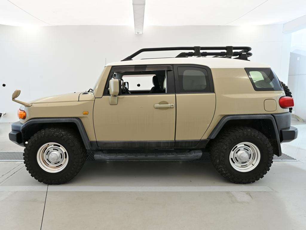 TOYOTA FJ CRUISER
