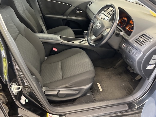 TOYOTA AVENSIS
