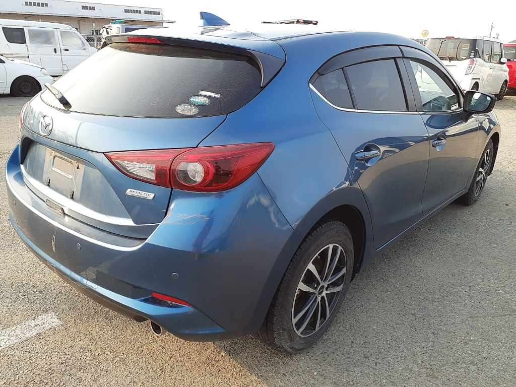 MAZDA AXELA