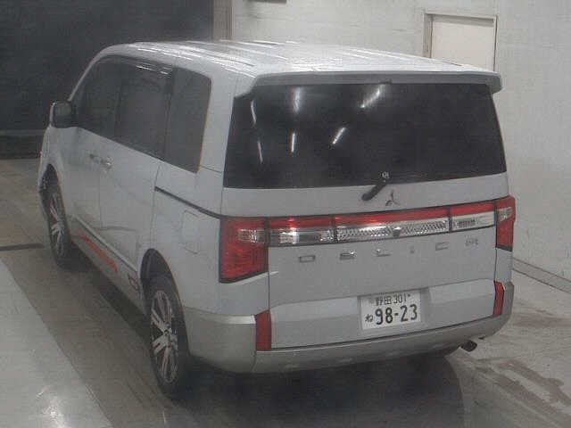MITSUBISHI DELICA D:5
