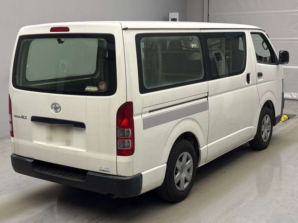 TOYOTA REGIUS ACE