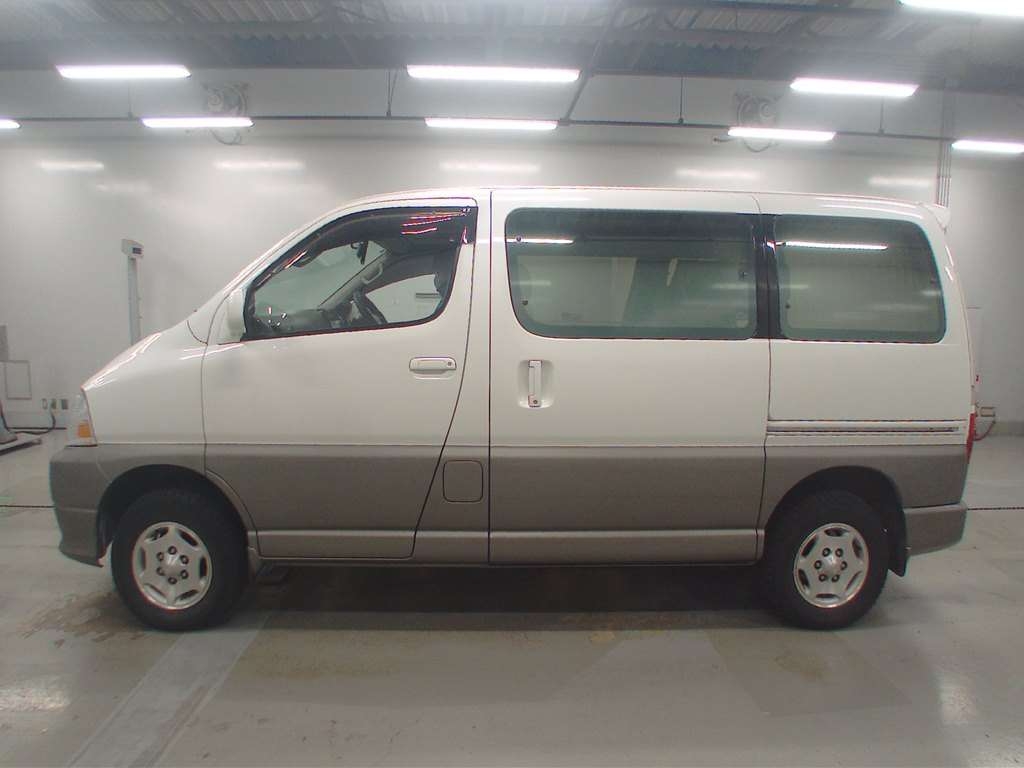 TOYOTA GRAND HIACE