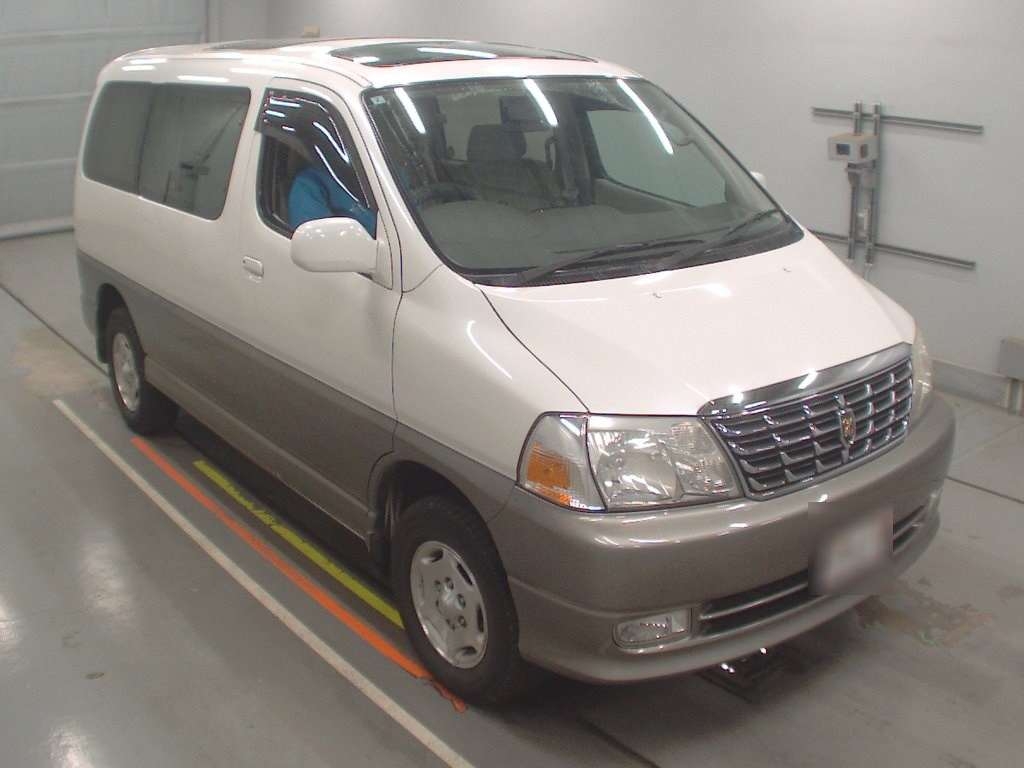 TOYOTA GRAND HIACE